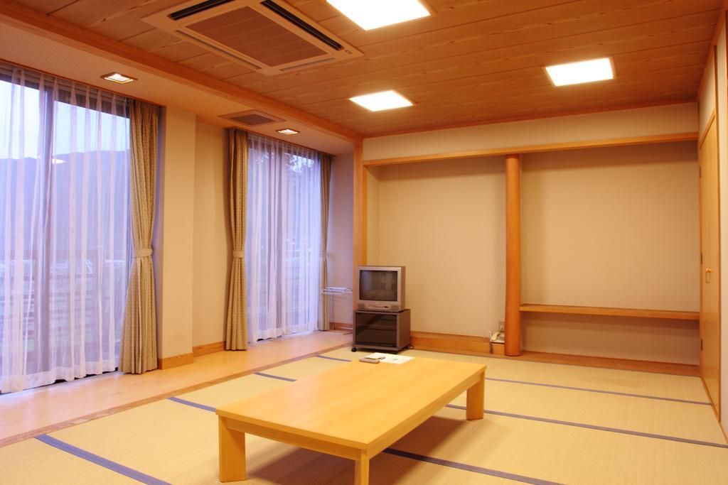 Отель Kaze No Hibiki Никко Экстерьер фото